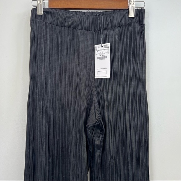 new WITH TAGS STRADIVARIUS PLEATED WIDE LEG IN BLACK - Picture 3 of 6